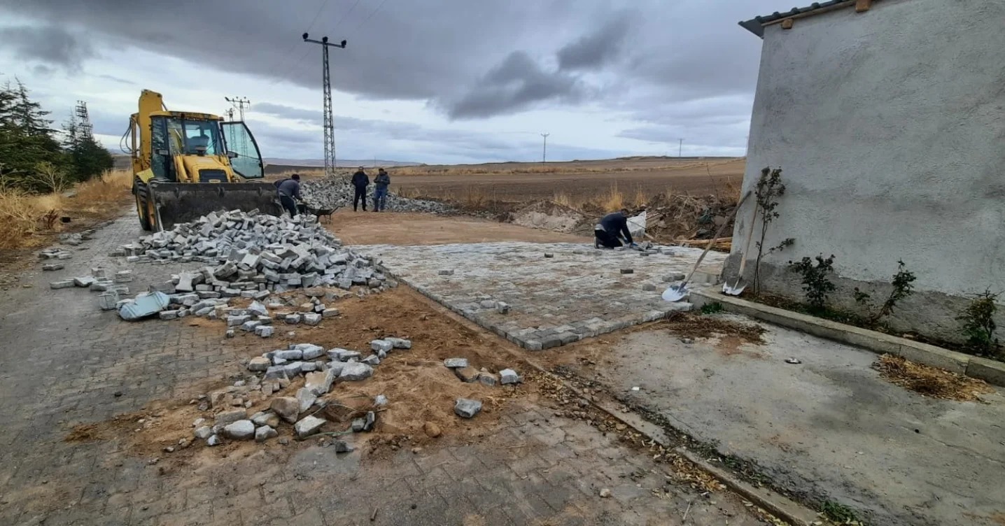 Akçatı mahallemizde  kilitli parke yapım çalışmaları devam etmektedir.