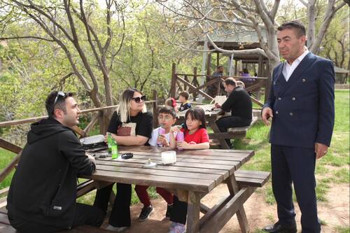 Başkan Metin, Cam Seyir Terasta Hemşehrileri ve Ziyaretçilerle Bir Araya Geldi