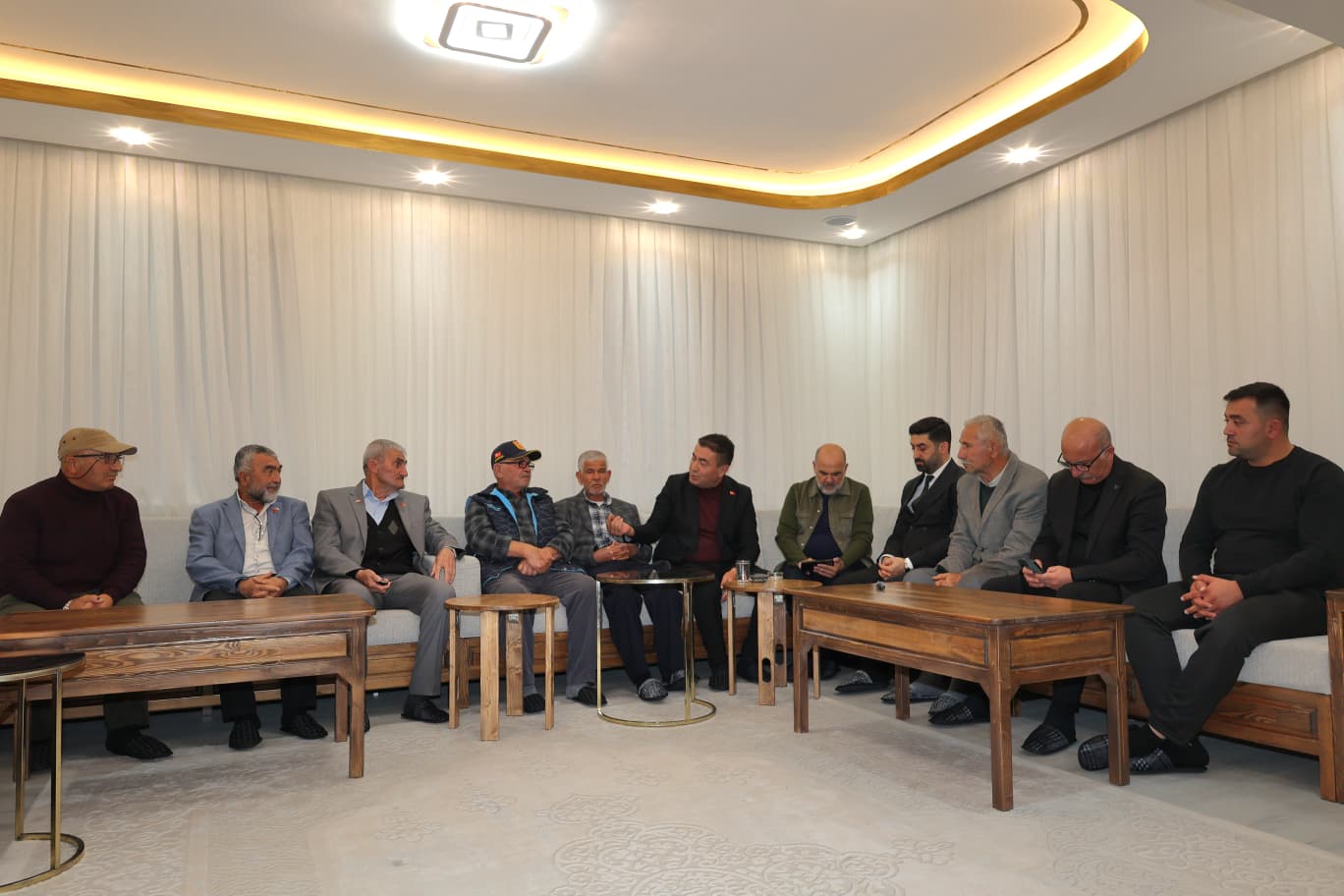 CUMHURİYET MAHALLESİNDEN ELÖNÜ AİLESİNİ ZİYARET