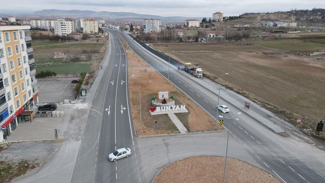 Gergeme-Sanayi Sitesi yan yolu asfalt çalışmaları yapılıyor
