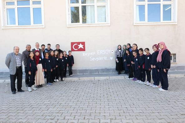 BAŞKAN METİN'DEN BÜNYANLI ŞEHİD KIZINA ZİYARET
