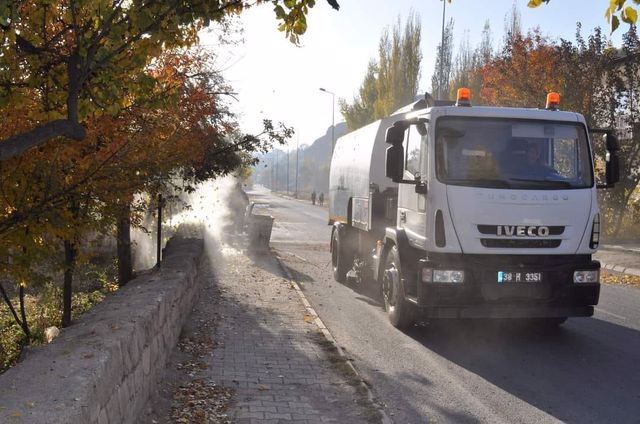 ​SONBAHAR TEMİZLİKLERİ İLÇEMİZ GENELİNDE DEVAM EDİYOR