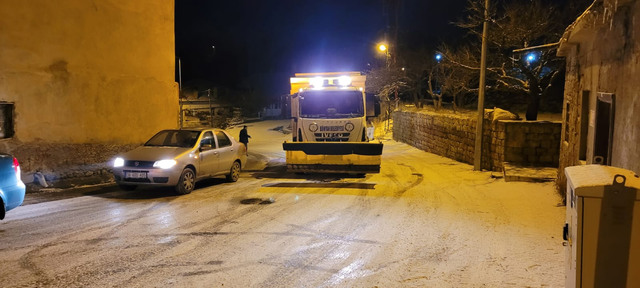 ​KARLA MÜCDELE EKİPLERİMİZ GECE GÜNDÜZ DEMEDEN, SOĞUĞA ALDIRIŞ ETMEDEN İŞ BAŞINA GEÇTİ