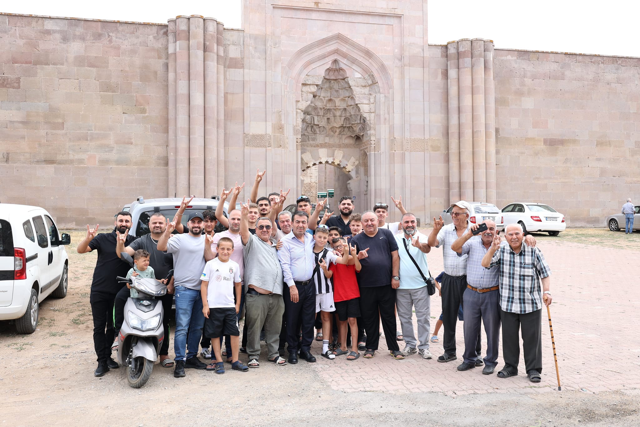 BAŞKAN METİN SULTANHANI MAHALLEMİZDE VATANDAŞLARLA BİR ARAYA GELDİ