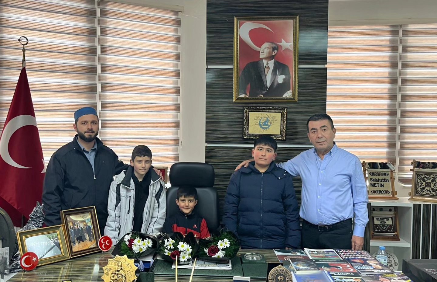 BAŞKAN METİN'DEN GENÇLERE UMRE HEDİYESİ!