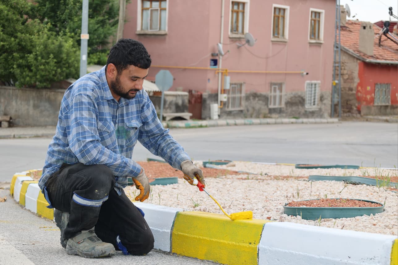 ​İlçe genelinde ihtiyaç duyulan noktalarda bakım, onarım ve tamirat çalışmaları