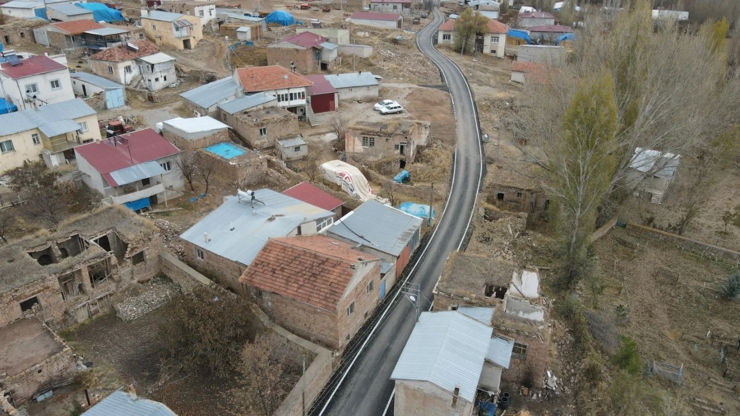 TOPSÖĞÜT MAHALLESİ'NDE ASFALT ÇALIŞMALARI TAMAMLANDI