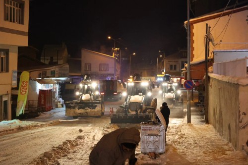 İLÇE GENELİ KAR TEMİZLEME ÇALIŞMALARI DEVAM EDİYOR