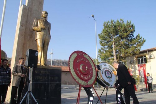 ​İLÇEMİZDE 10 KASIM ATATÜRK'Ü ANMA ETKİNLİKLERİ KAPSAMINDA TÖREN DÜZENLENDİ .