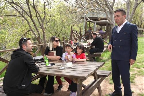 Başkan Metin, Cam Seyir Terasta Hemşehrileri ve Ziyaretçilerle Bir Araya Geldi