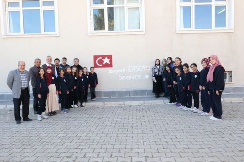 BAŞKAN METİN'DEN BÜNYANLI ŞEHİD KIZINA ZİYARET