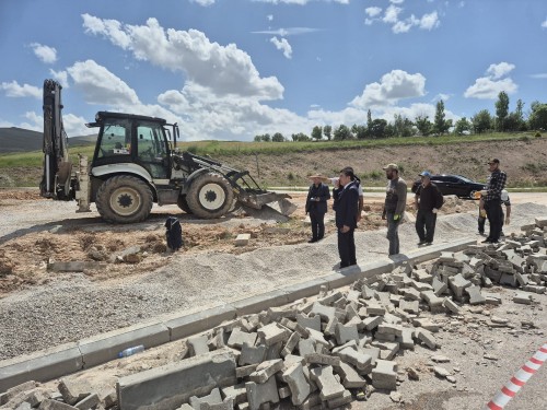 BÜNYAN GİRİŞİNDE BULUNAN HALI TEZGAHININ TAŞINACAĞI YERDE İNCELEMELER YAPILDI