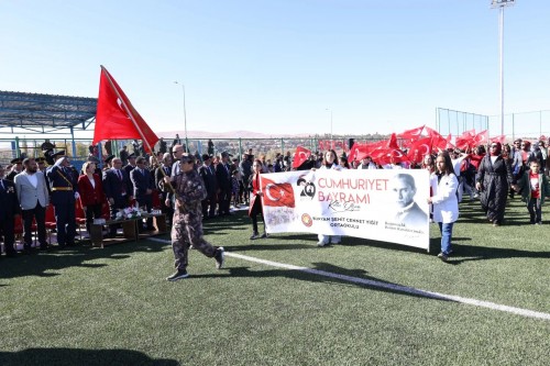 29 EKİM BÜNYAN'DA COŞKUYLA KUTLANDI