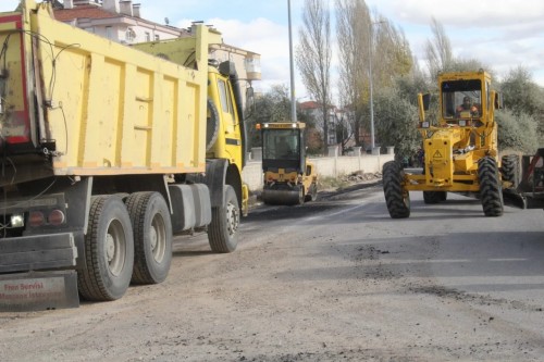 ASFALT YAMA ÇALIŞMALARI FATİH MAHALLESİ'NDE DEVAM EDİYOR