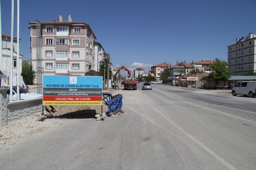 Bünyan Fatih Mahallesi'nde Havai Elektrik Hatları Yenilenerek Yer Altına Alınıyor