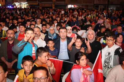 ''GÖNLÜMÜZÜN ŞAMPİYONU AY YILDIZLI MİLLİLERİMİZİ KUTLUYORUM''