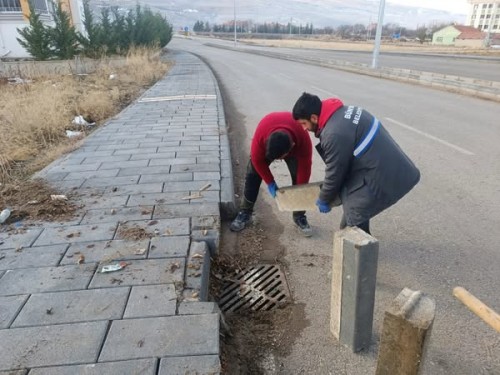 İLÇEMİZ GENELİNDE ÇEVRE DÜZENLEME ÇALIŞMALARI DEVAM EDİYOR