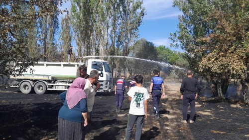 İĞDECİK MAHALLESİNDE ÇIKAN YANGINA EKİPLERİMİZCE MÜDAHALE EDİLDİ