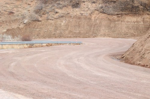 PİRAHMET MAHALLE'SİNDE GÖÇEN YOLDA ÇALIŞMALAR DEVAM EDİYOR