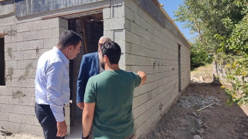 PINARBAŞI MESİRE ALANINDA YAPIMI DEVAM EDEN MESCİT VE TUVALET YENİLEME ÇALIŞMALARI İNCELENDİ