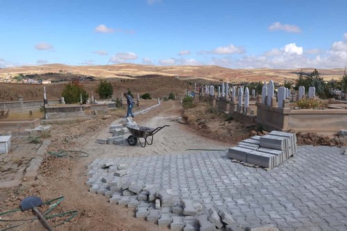 KOYUNABDAL MAHALLESİNDE, MEZARLIK İÇİ PARKE ÇALIŞMASI