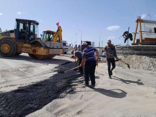 BOZULAN YOLLARIN ONARIMI YAPILARAK YENİLENİYOR