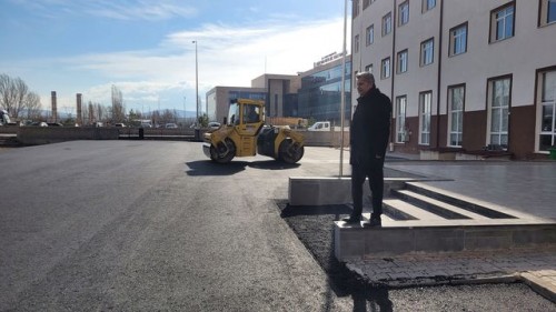 ASFALT ÇALIŞMALARI MYO İÇERİSİNDE DEVAM EDİYOR.