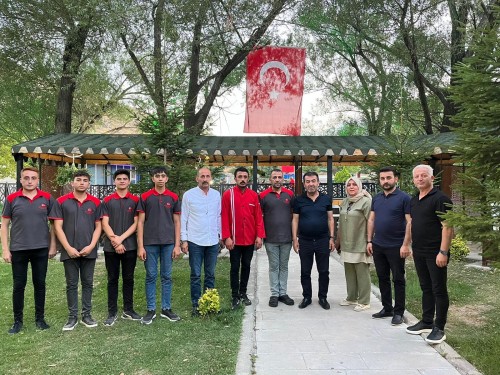 BAŞKAN METİN PINARBAŞI MESİRE ALANINDA PERSONELLE BİR ARAYA GELDİ