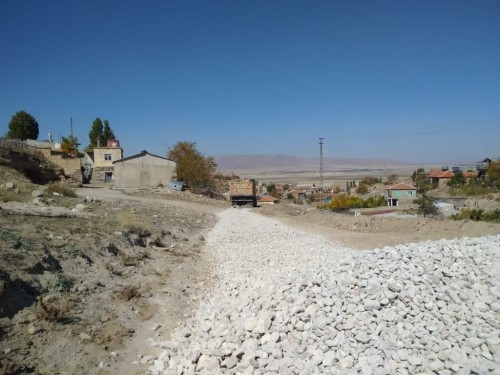 ​YÜNÖREN MAHALLEMİZDE PARKE YAPILACAK YOLLARIN ALTYAPI ÇALIŞMALARI BAŞLADI