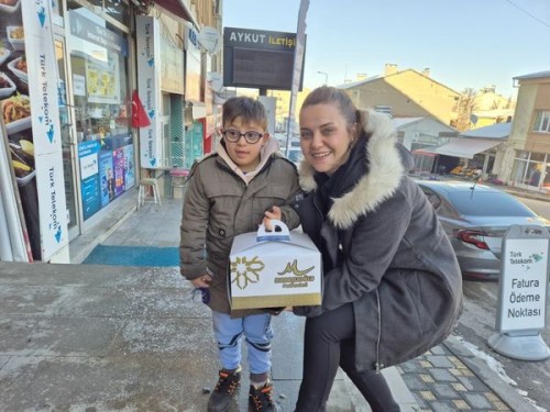 ENGELLİLER GÜNÜ'NDE BAŞKAN METİN'DEN ANLAMLI JEST!