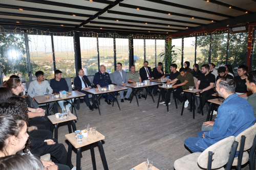 Birinci Cam Teras Gençlere Baş Başa Programı